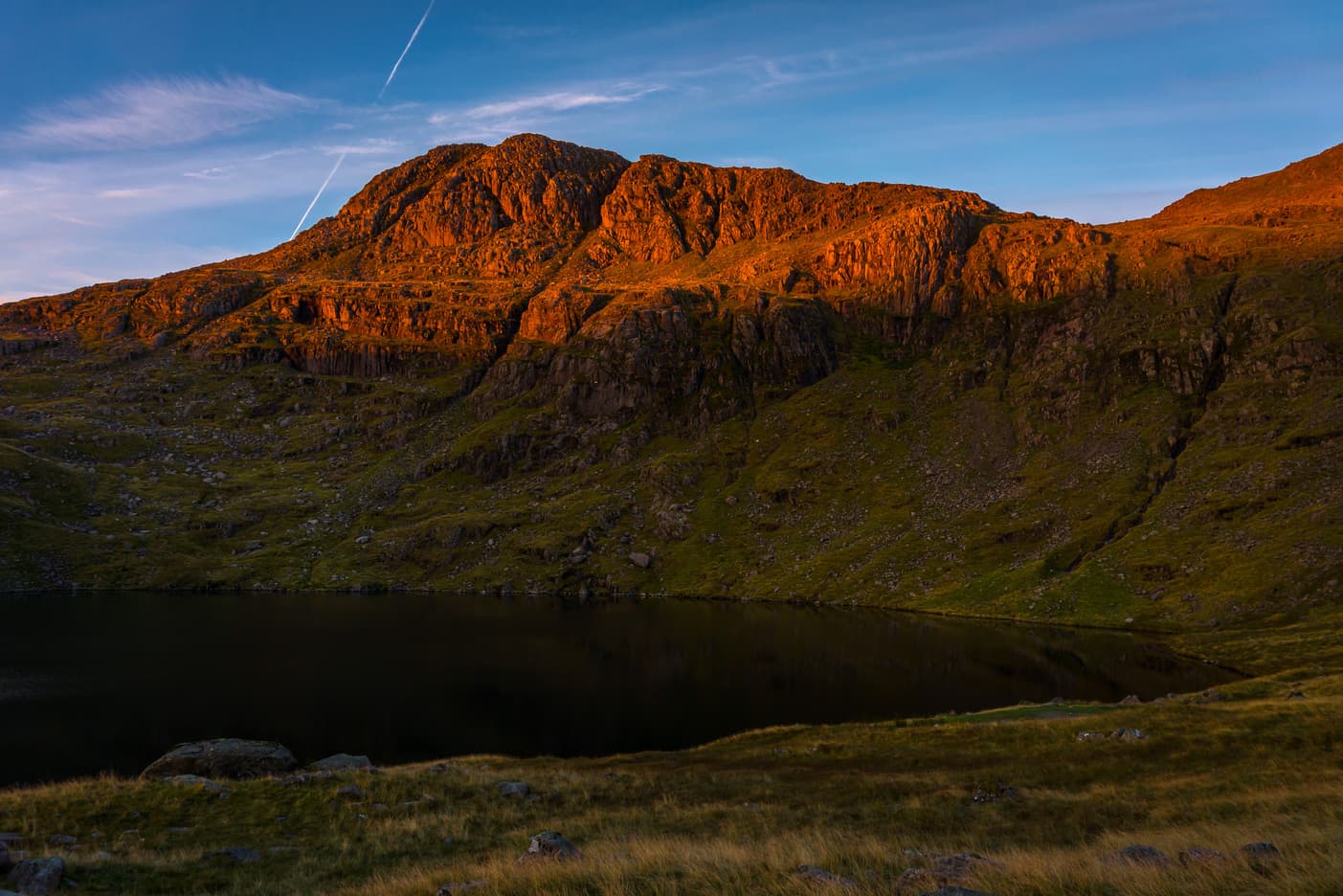 Bow Fell / Esk Pike / Rossett Pike trail view